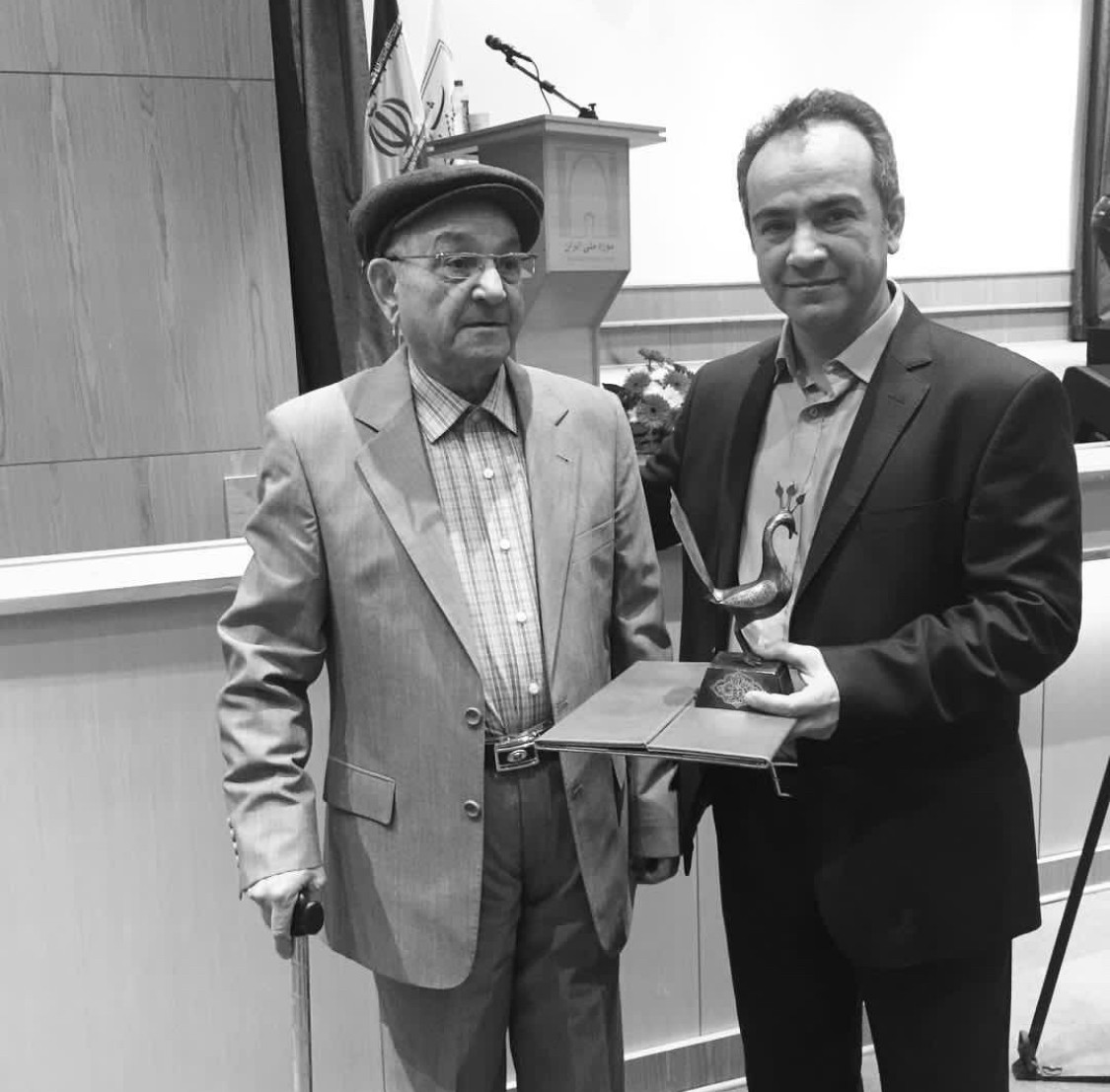 تجلیل از استاد محمود اهتمام به عنوان برترین هنرمند قلمزنی کشور